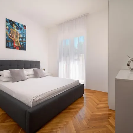 Lovli Apartment