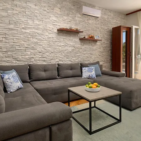 Lovli Apartment